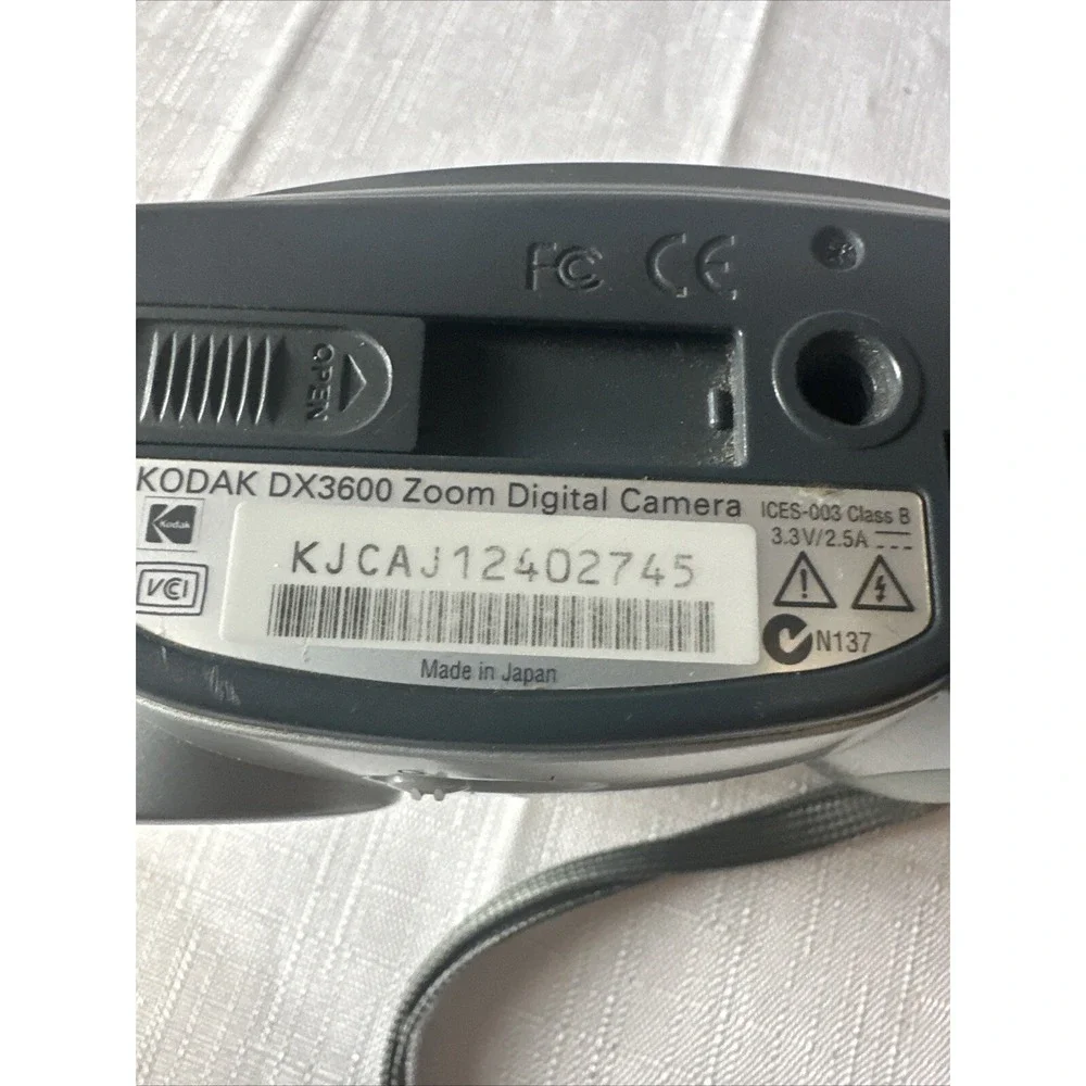 Kodak‎ EasyShare DX3600 2.2MP Digital Camera - Silver  Untested.  No battery